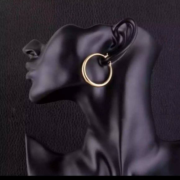 NOWT *18K* Yellow Gold 1.5” Round Hoops Earrings - Picture 2 of 4